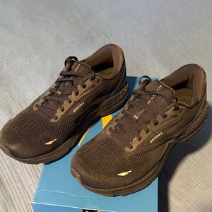 Brooks Black Extra Wide Athletic Sneakers
